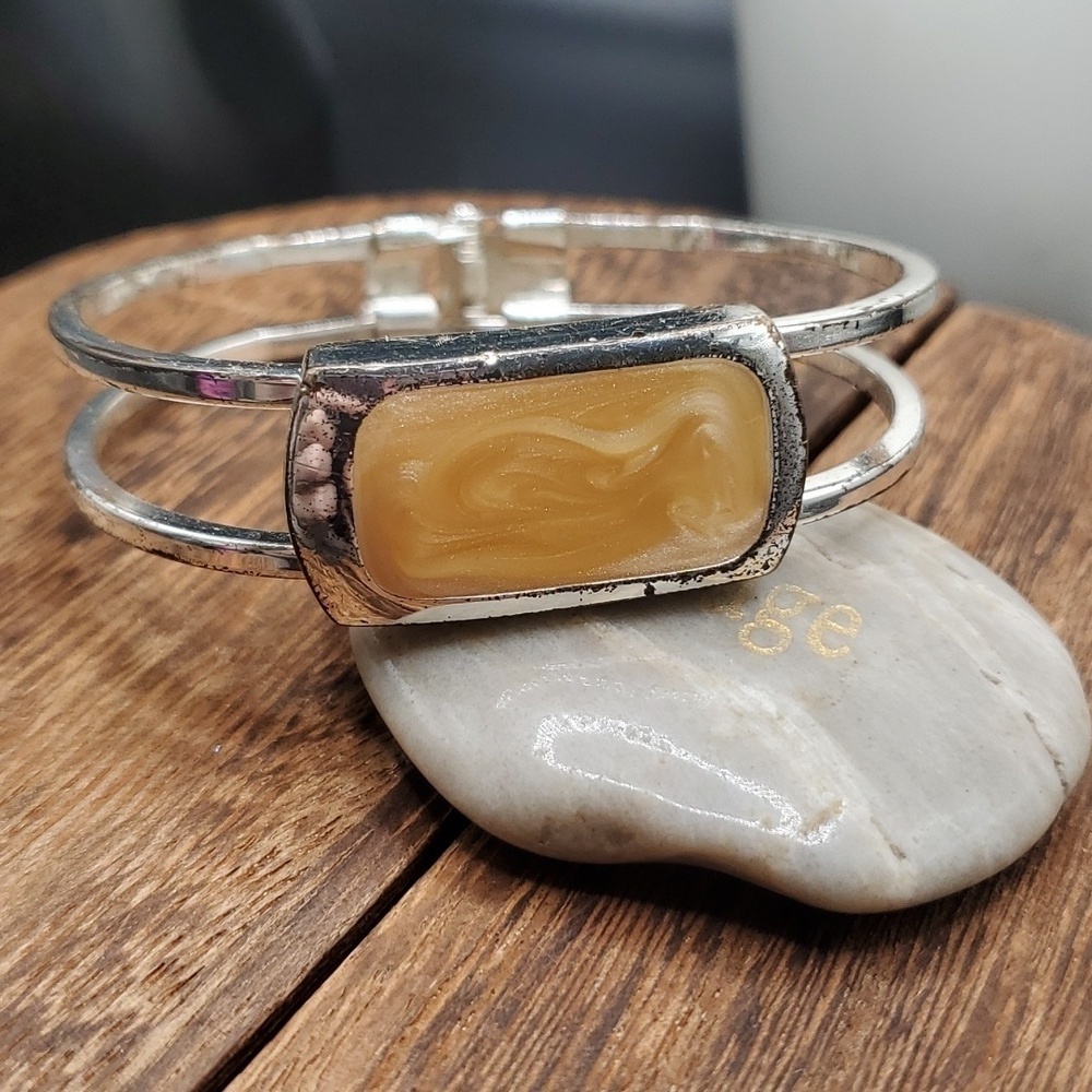 B2628 smoky carmel mist‎ bracelet hinge closure